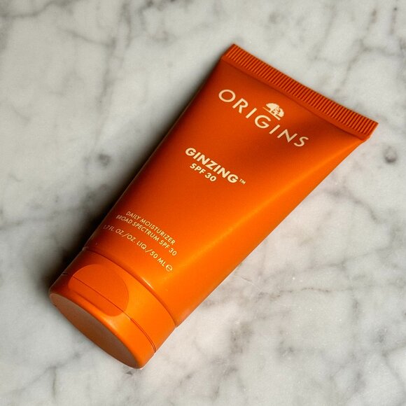 Origins Ginzing SPF 30 Daily Moisturizer | NEW SKINCARE - Picture 2 of 5